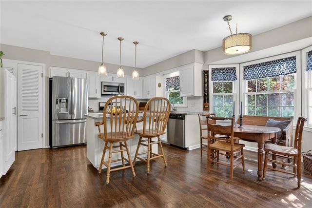 10345 Cherokee Lane, Leawood, KS 66206