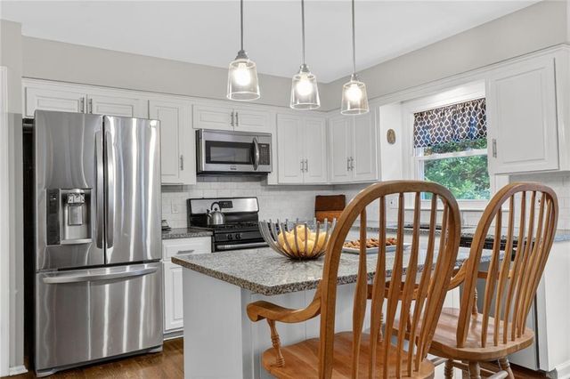 10345 Cherokee Lane, Leawood, KS 66206