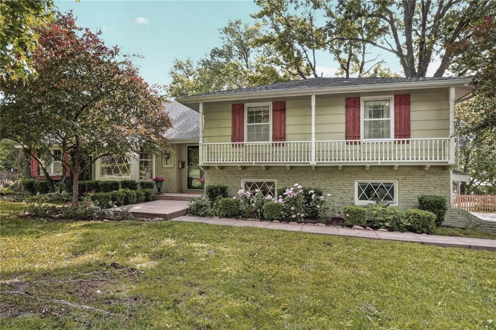 10345 Cherokee Lane, Leawood, KS 66206