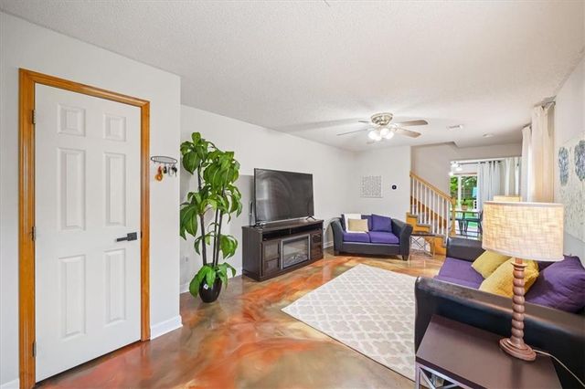 300-B N Buchanan Street, Olathe, KS 66061