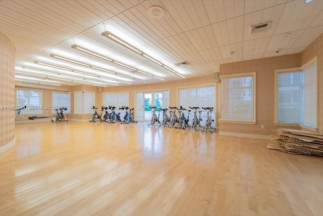 20000 E Country Club Dr 409, Aventura, FL 33180