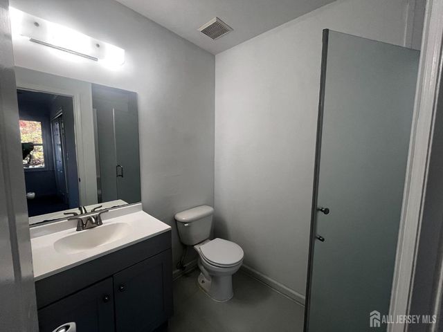8 Harmony Way, Sayreville, NJ 08872