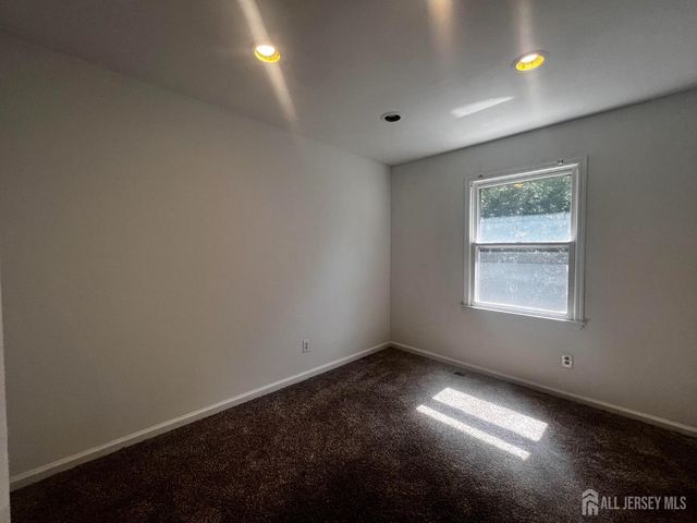 8 Harmony Way, Sayreville, NJ 08872