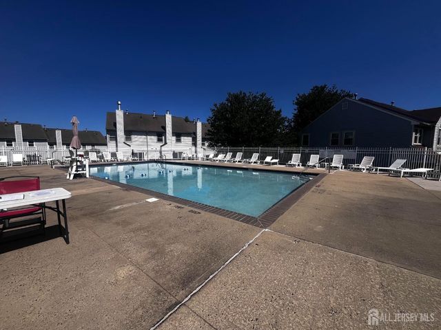 8 Harmony Way, Sayreville, NJ 08872