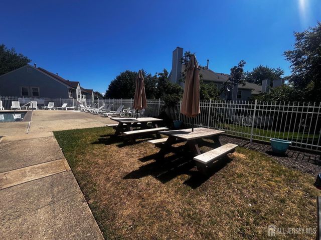 8 Harmony Way, Sayreville, NJ 08872