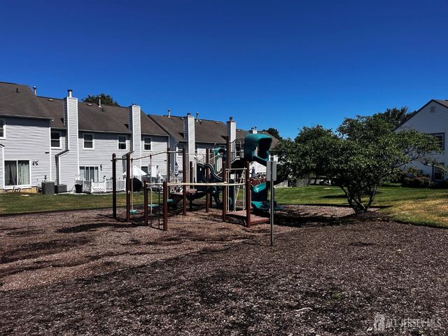 8 Harmony Way, Sayreville, NJ 08872