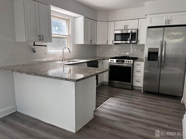 8 Harmony Way, Sayreville, NJ 08872