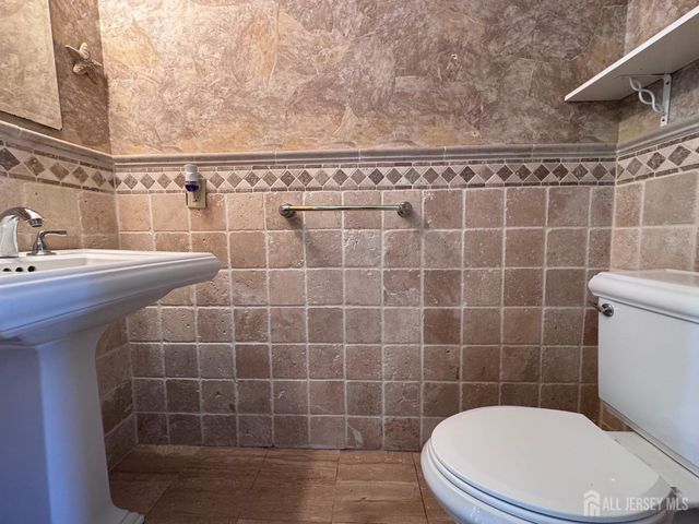 8 Harmony Way, Sayreville, NJ 08872