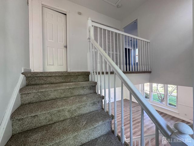 8 Harmony Way, Sayreville, NJ 08872