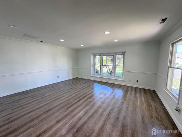8 Harmony Way, Sayreville, NJ 08872