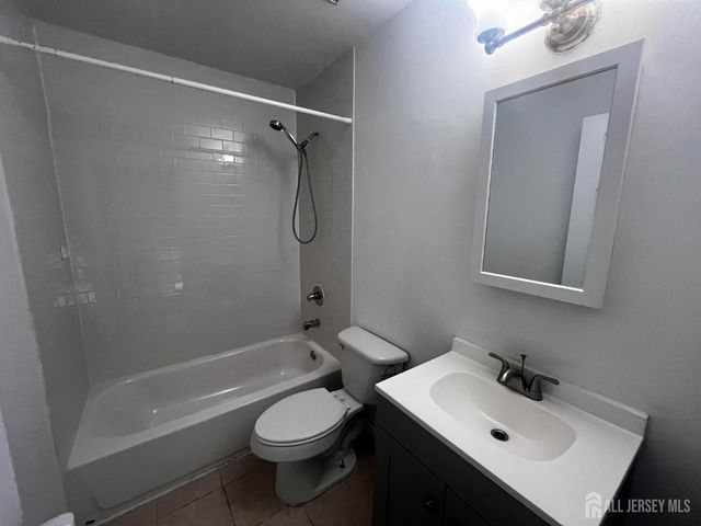 8 Harmony Way, Sayreville, NJ 08872