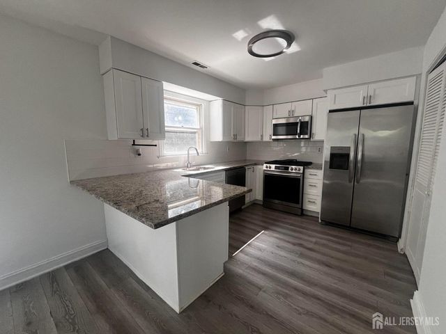 8 Harmony Way, Sayreville, NJ 08872