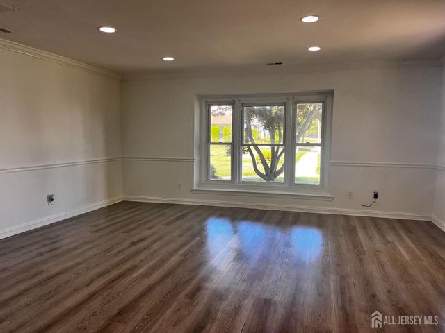 8 Harmony Way, Sayreville, NJ 08872