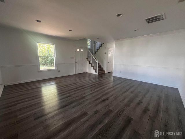 8 Harmony Way, Sayreville, NJ 08872
