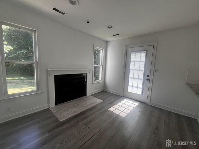8 Harmony Way, Sayreville, NJ 08872