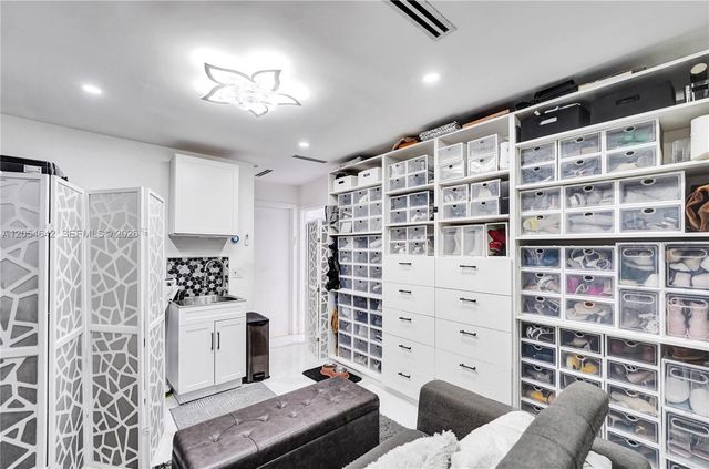 3701 Mckinley St, Hollywood, FL 33021