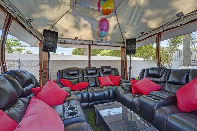 3701 Mckinley St, Hollywood, FL 33021