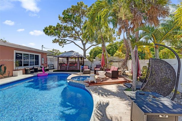 3701 Mckinley St, Hollywood, FL 33021
