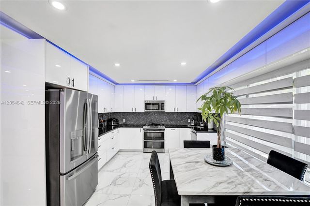 3701 Mckinley St, Hollywood, FL 33021