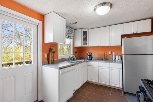 208 N GARTH AVE, Columbia, MO 65203