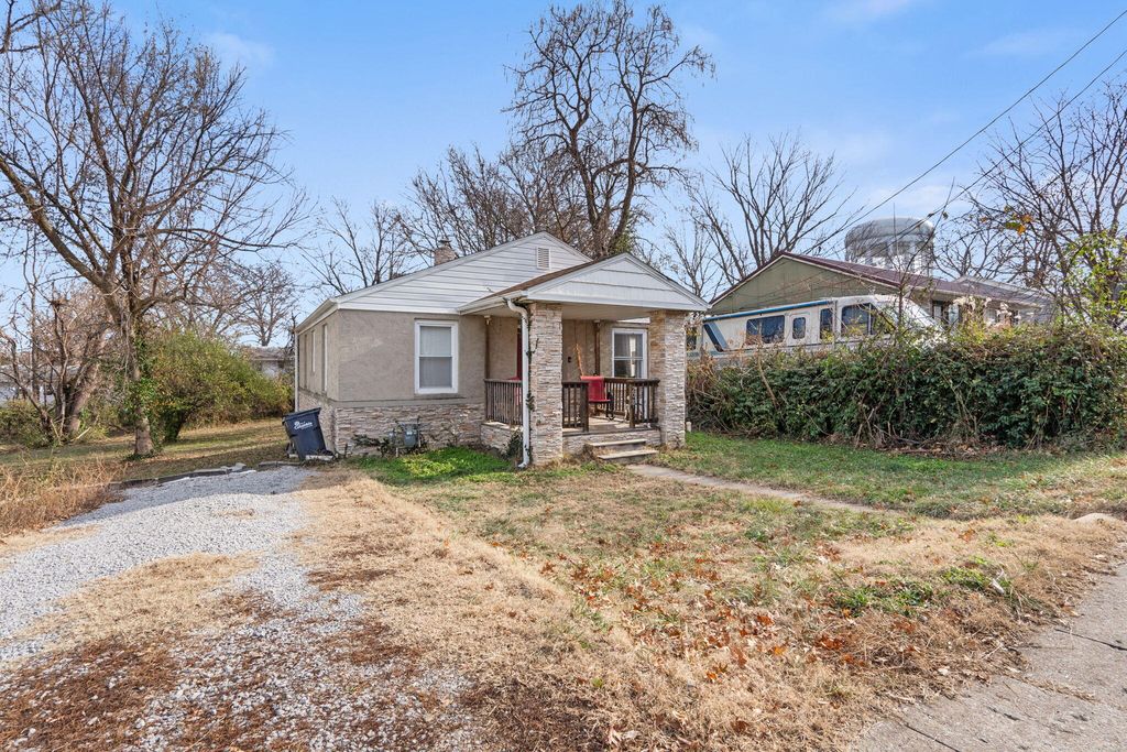 208 N GARTH AVE, Columbia, MO 65203
