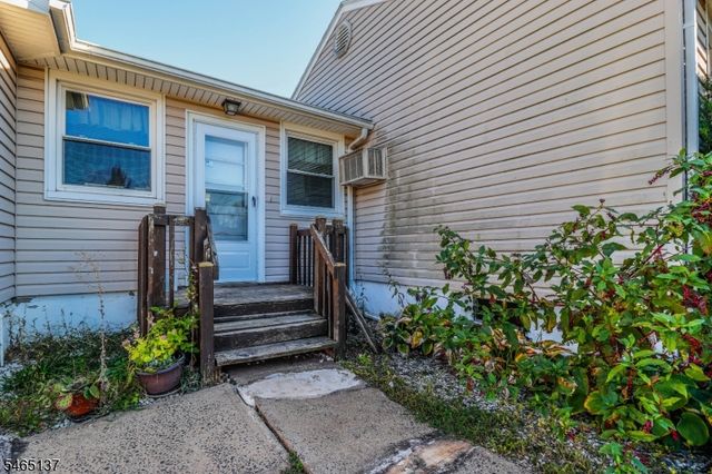 9 Castleton Ave, Franklin Twp., NJ 08873
