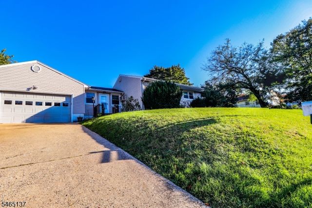 9 Castleton Ave, Franklin Twp., NJ 08873