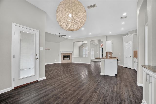 817 Peach Lane, Burleson, TX 76028