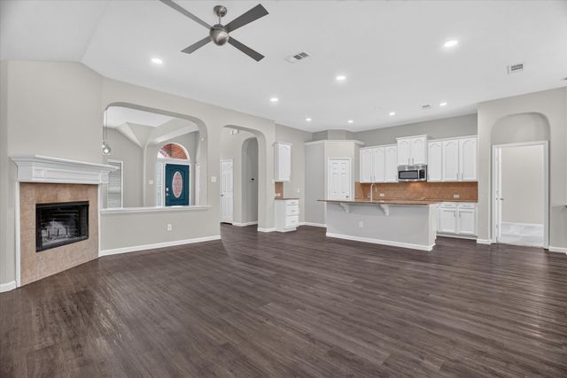 817 Peach Lane, Burleson, TX 76028