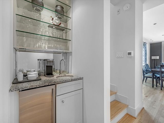 2520 Robinhood Street 1012, Houston, TX 77005