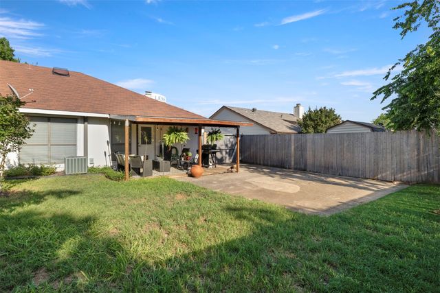 2909 Post Oak Drive, Euless, TX 76039
