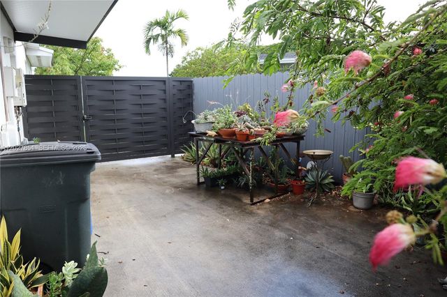 14241 SW 83rd St, Miami, FL 33183
