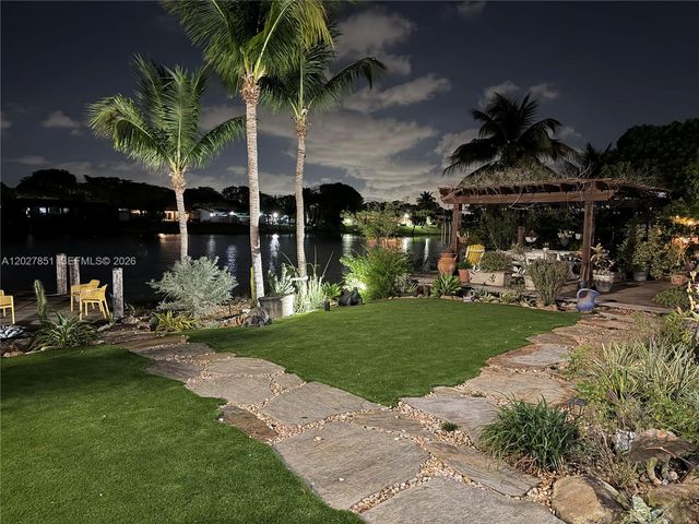 14241 SW 83rd St, Miami, FL 33183