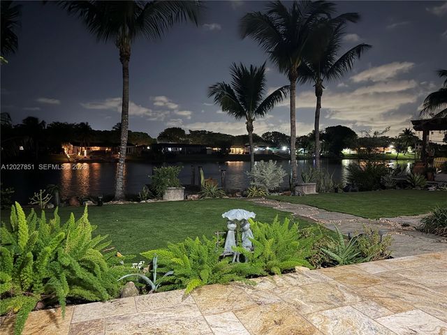 14241 SW 83rd St, Miami, FL 33183