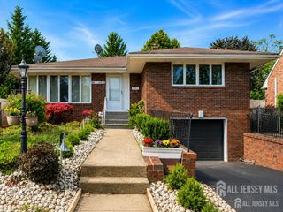 585 Noe Avenue, Woodbridge Proper, NJ 07095