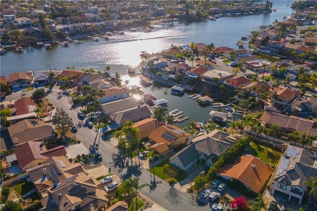 30205 Channel Way, Canyon Lake, CA 92587