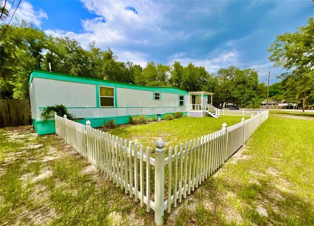 8232 SWAN LAKE ROAD, Melrose, FL 32666