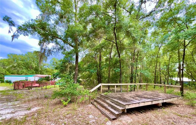 8232 SWAN LAKE ROAD, Melrose, FL 32666