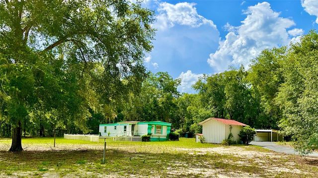 8232 SWAN LAKE ROAD, Melrose, FL 32666