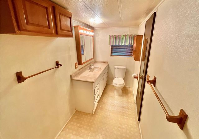 8232 SWAN LAKE ROAD, Melrose, FL 32666