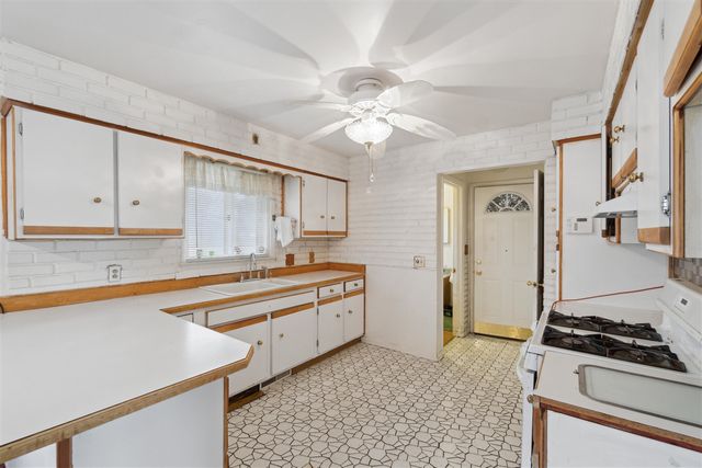 3172 Mysylvia Drive, Saginaw, MI 48601
