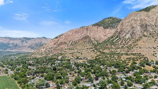 985 1ST ST, Ogden, UT 84404