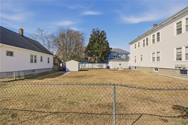 984 York Avenue 2L, Pawtucket, RI 02861