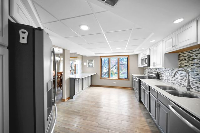 1389 Perry Street 203, Des Plaines, IL 60016