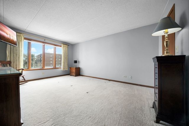 1389 Perry Street 203, Des Plaines, IL 60016