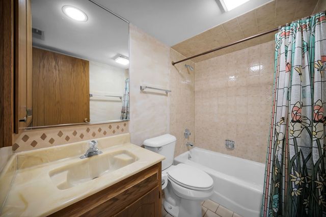 1389 Perry Street 203, Des Plaines, IL 60016