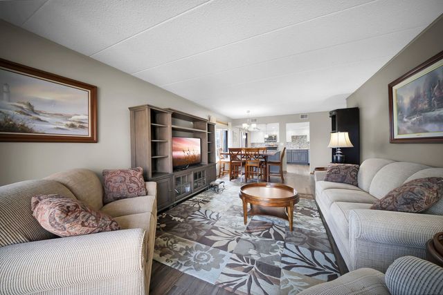 1389 Perry Street 203, Des Plaines, IL 60016