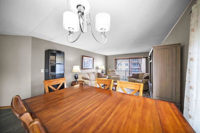 1389 Perry Street 203, Des Plaines, IL 60016