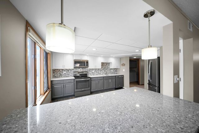 1389 Perry Street 203, Des Plaines, IL 60016