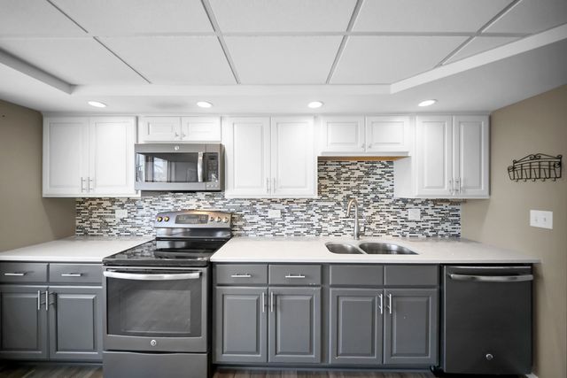 1389 Perry Street 203, Des Plaines, IL 60016